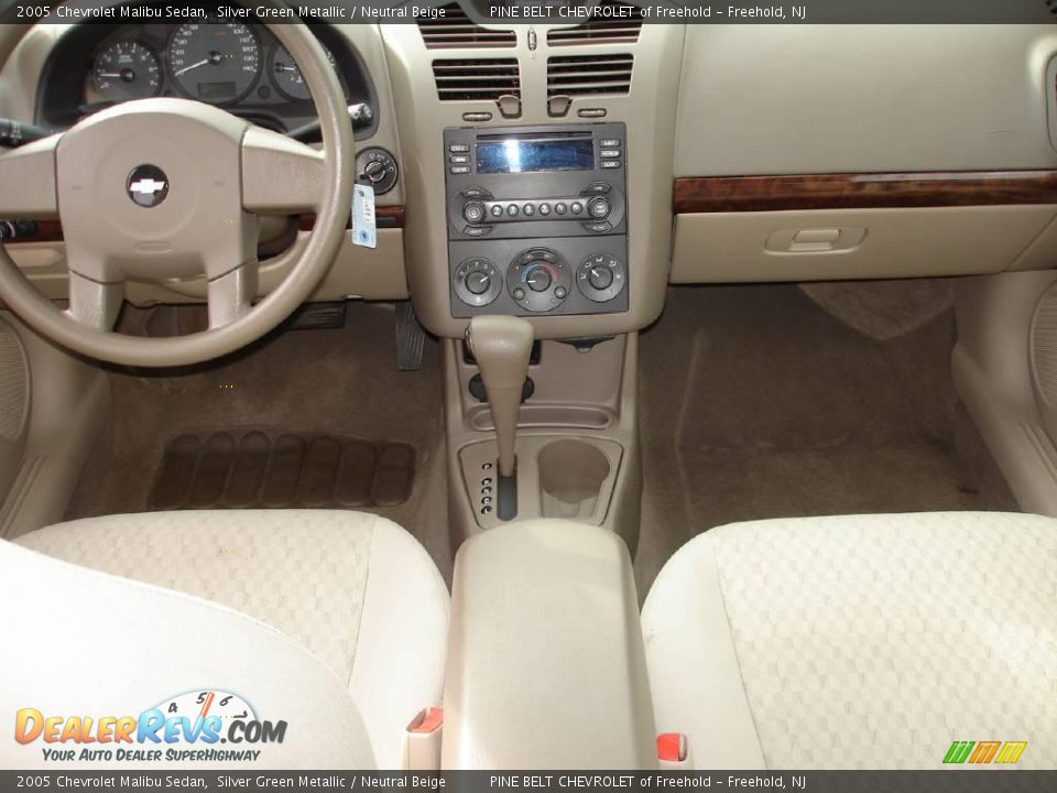 2005 Chevrolet Malibu Sedan Silver Green Metallic / Neutral Beige Photo #12