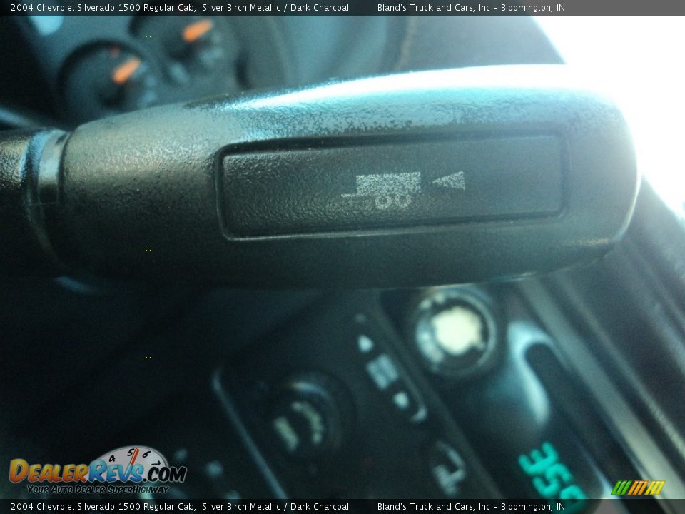 2004 Chevrolet Silverado 1500 Regular Cab Silver Birch Metallic / Dark Charcoal Photo #15