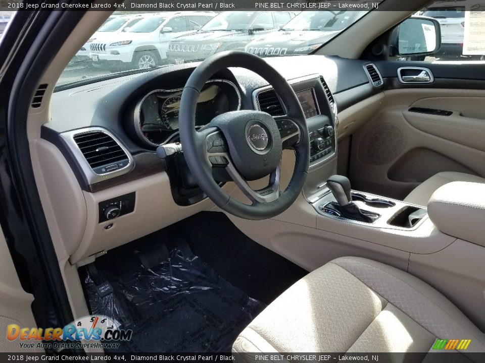 2018 Jeep Grand Cherokee Laredo 4x4 Diamond Black Crystal Pearl / Black Photo #7