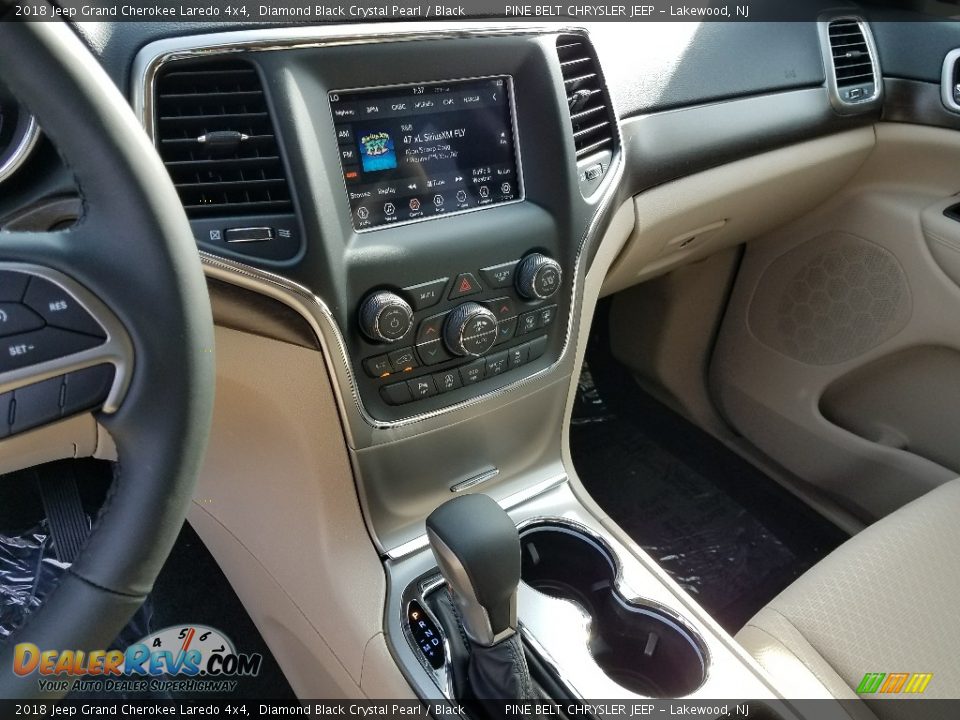 2018 Jeep Grand Cherokee Laredo 4x4 Diamond Black Crystal Pearl / Black Photo #10