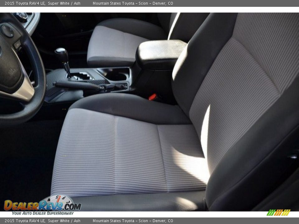 2015 Toyota RAV4 LE Super White / Ash Photo #11
