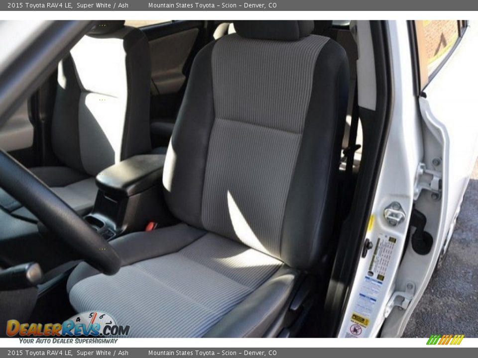 2015 Toyota RAV4 LE Super White / Ash Photo #12