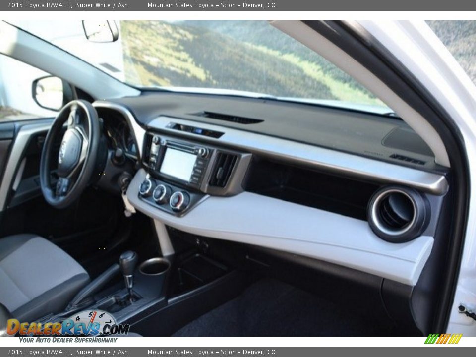 2015 Toyota RAV4 LE Super White / Ash Photo #16