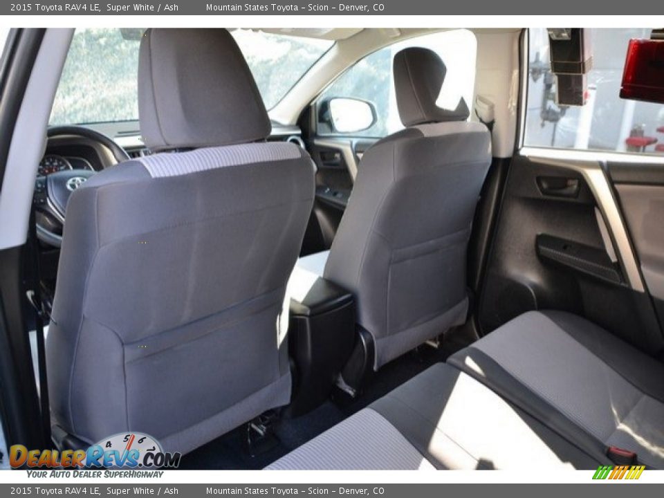 2015 Toyota RAV4 LE Super White / Ash Photo #19