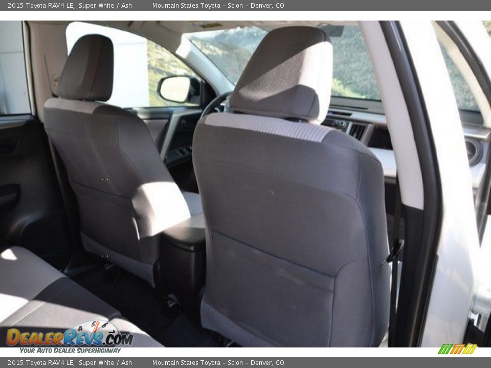 2015 Toyota RAV4 LE Super White / Ash Photo #20