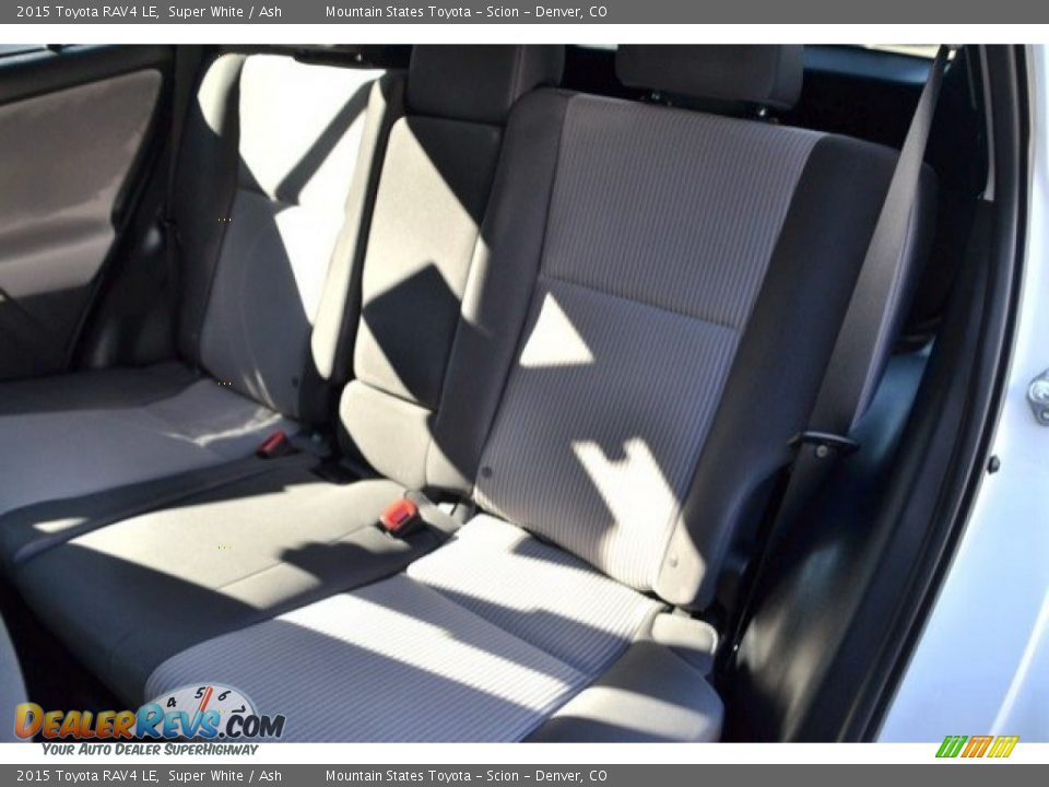2015 Toyota RAV4 LE Super White / Ash Photo #22