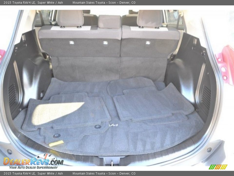 2015 Toyota RAV4 LE Super White / Ash Photo #26
