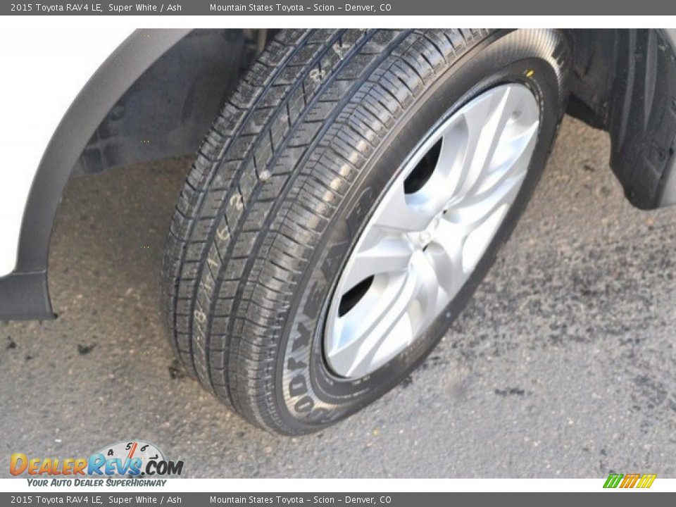 2015 Toyota RAV4 LE Super White / Ash Photo #28