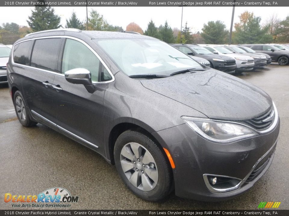 Front 3/4 View of 2018 Chrysler Pacifica Hybrid Limited Photo #7