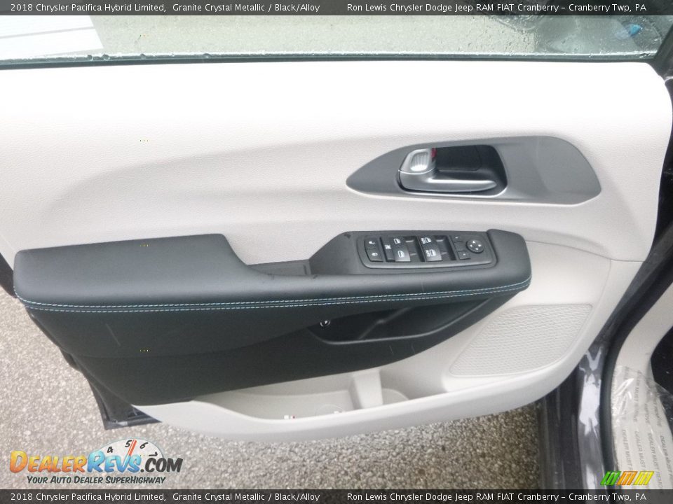 Door Panel of 2018 Chrysler Pacifica Hybrid Limited Photo #13