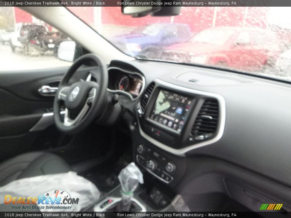 2018 Jeep Cherokee Trailhawk 4x4 Bright White / Black Photo #11
