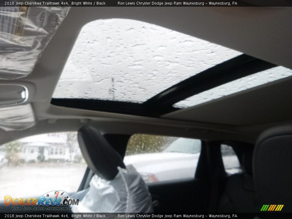 2018 Jeep Cherokee Trailhawk 4x4 Bright White / Black Photo #15