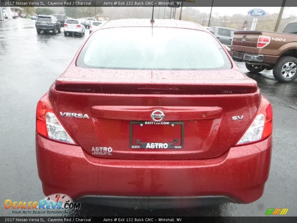 2017 Nissan Versa SL Cayenne Red / Charcoal Photo #5