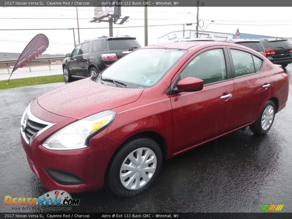 2017 Nissan Versa SL Cayenne Red / Charcoal Photo #8