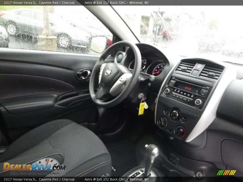 2017 Nissan Versa SL Cayenne Red / Charcoal Photo #11