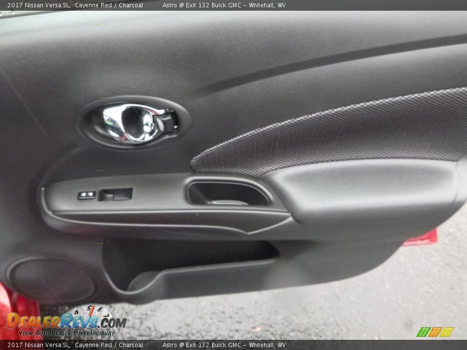 2017 Nissan Versa SL Cayenne Red / Charcoal Photo #12