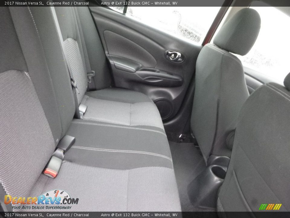 2017 Nissan Versa SL Cayenne Red / Charcoal Photo #13