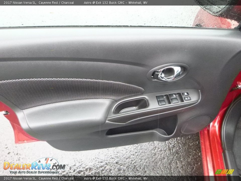 2017 Nissan Versa SL Cayenne Red / Charcoal Photo #14