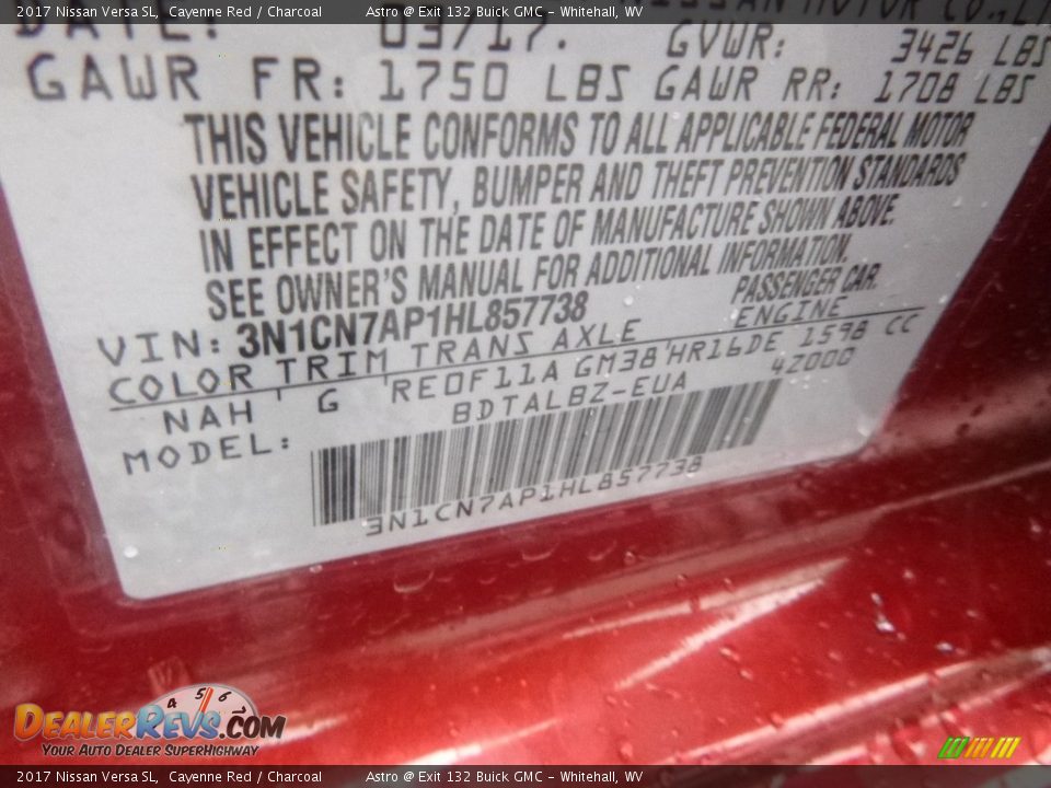 2017 Nissan Versa SL Cayenne Red / Charcoal Photo #16