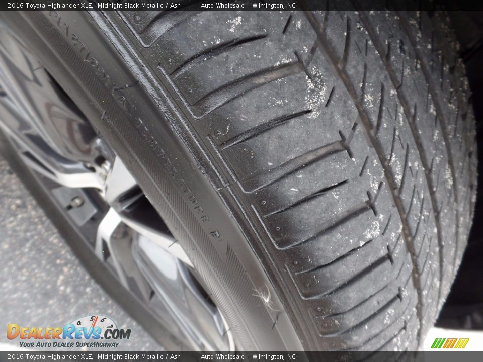 2016 Toyota Highlander XLE Midnight Black Metallic / Ash Photo #8