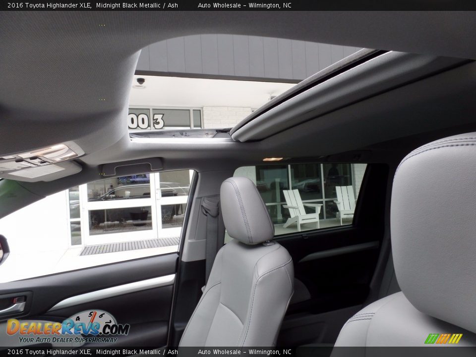 2016 Toyota Highlander XLE Midnight Black Metallic / Ash Photo #11