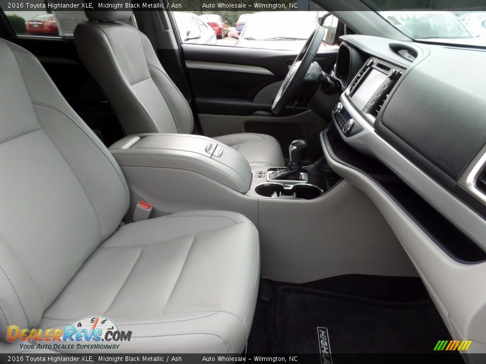2016 Toyota Highlander XLE Midnight Black Metallic / Ash Photo #13