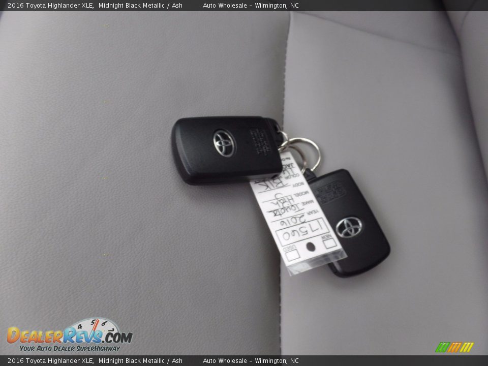 2016 Toyota Highlander XLE Midnight Black Metallic / Ash Photo #20