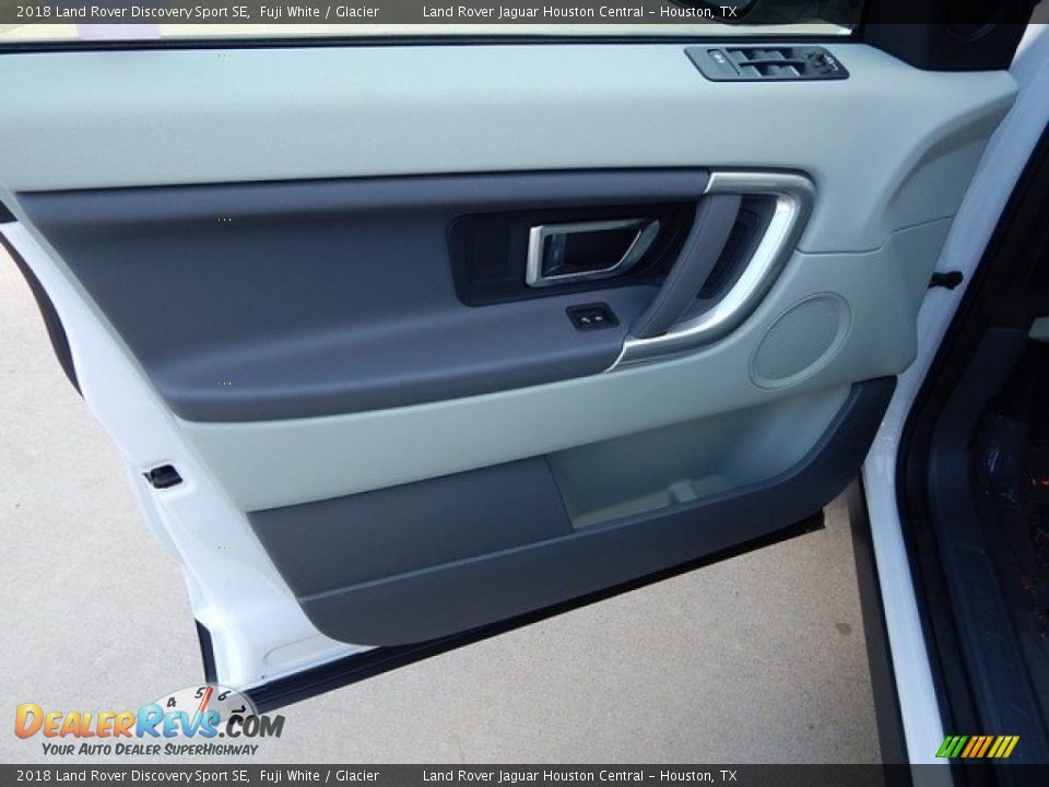 Door Panel of 2018 Land Rover Discovery Sport SE Photo #17