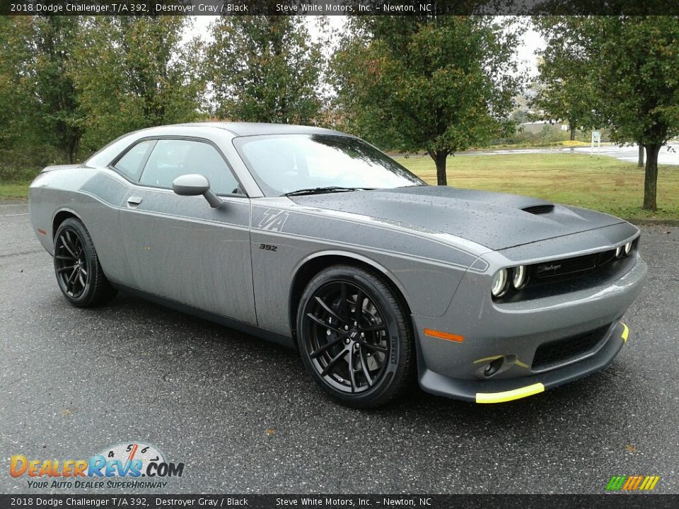 Front 3/4 View of 2018 Dodge Challenger T/A 392 Photo #4