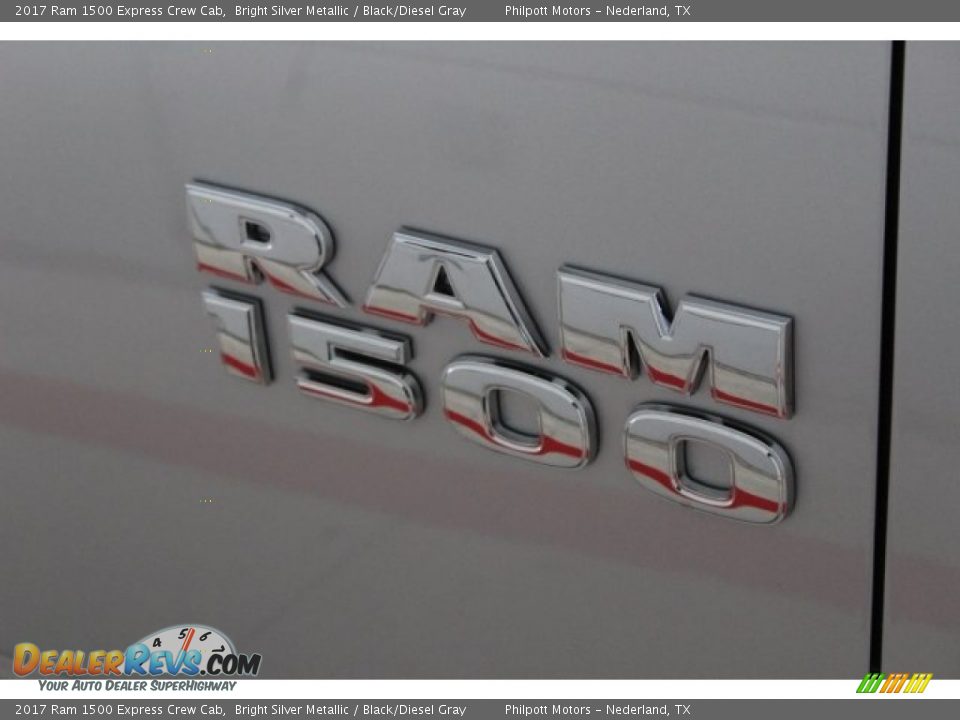 2017 Ram 1500 Express Crew Cab Bright Silver Metallic / Black/Diesel Gray Photo #12