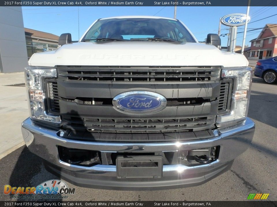 2017 Ford F350 Super Duty XL Crew Cab 4x4 Oxford White / Medium Earth Gray Photo #2