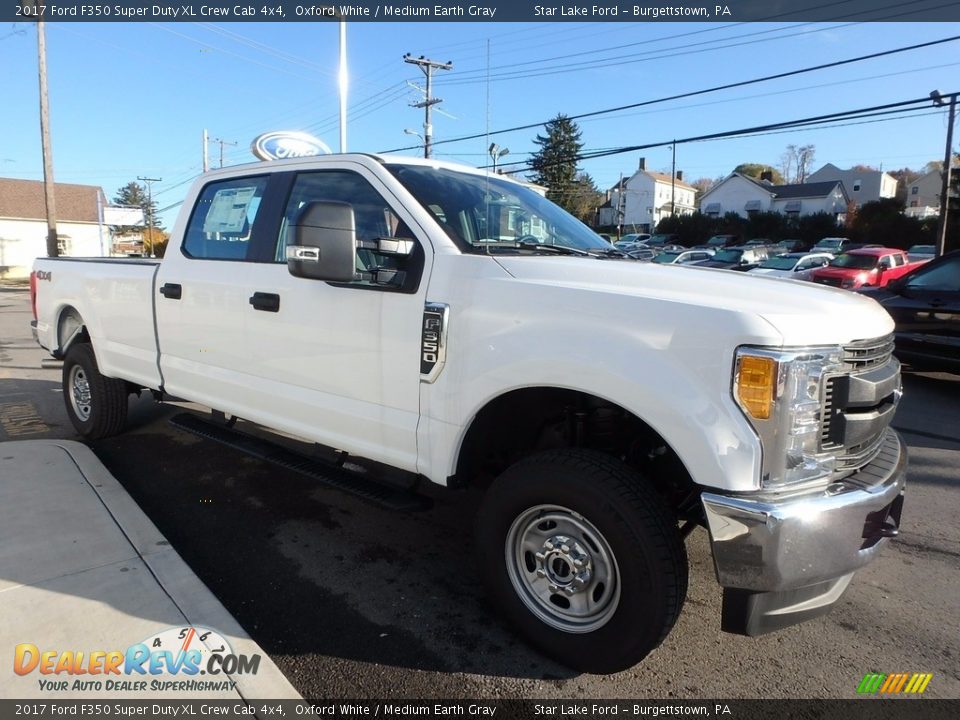 2017 Ford F350 Super Duty XL Crew Cab 4x4 Oxford White / Medium Earth Gray Photo #3