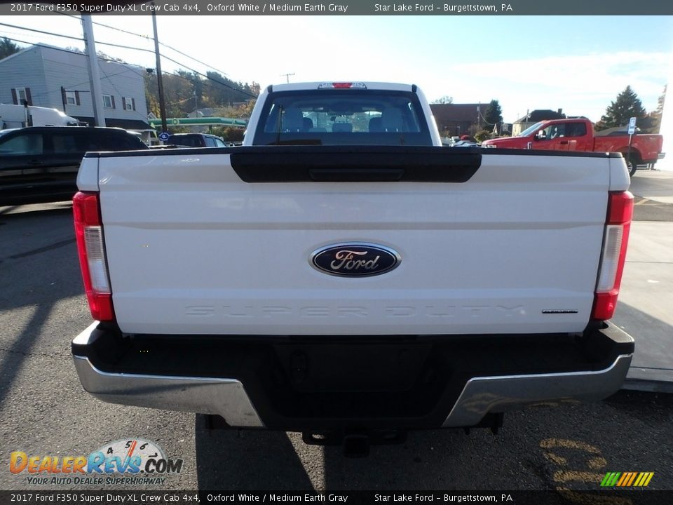 2017 Ford F350 Super Duty XL Crew Cab 4x4 Oxford White / Medium Earth Gray Photo #6