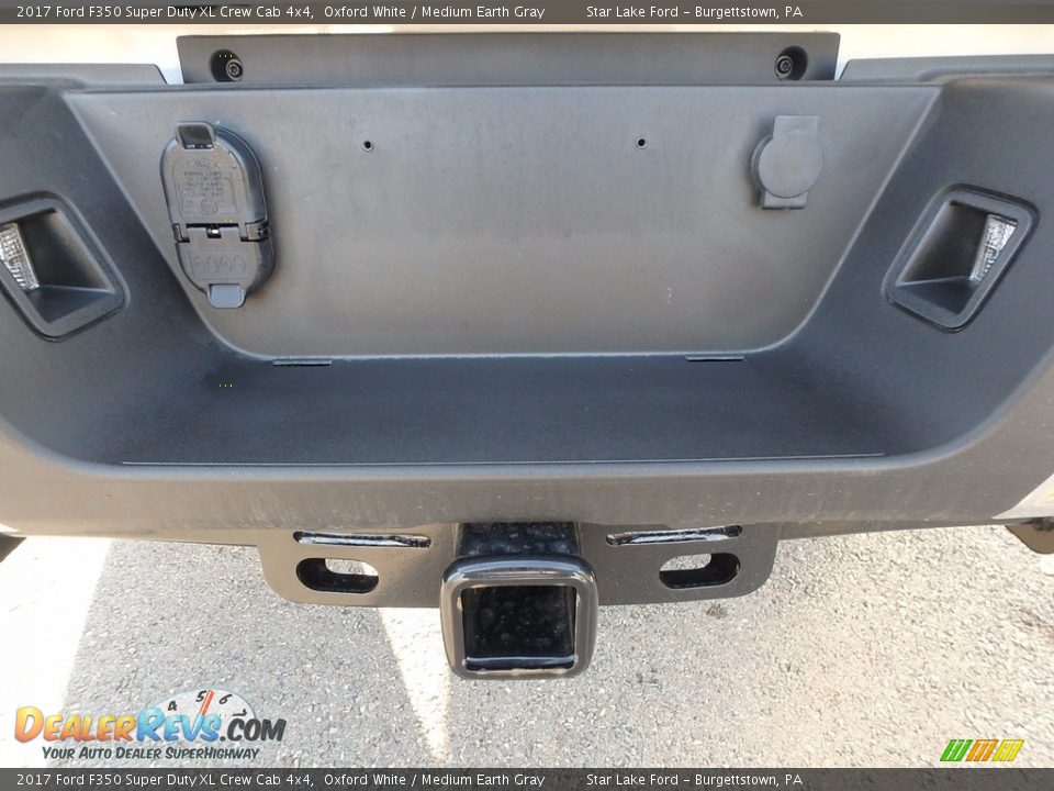 2017 Ford F350 Super Duty XL Crew Cab 4x4 Oxford White / Medium Earth Gray Photo #7