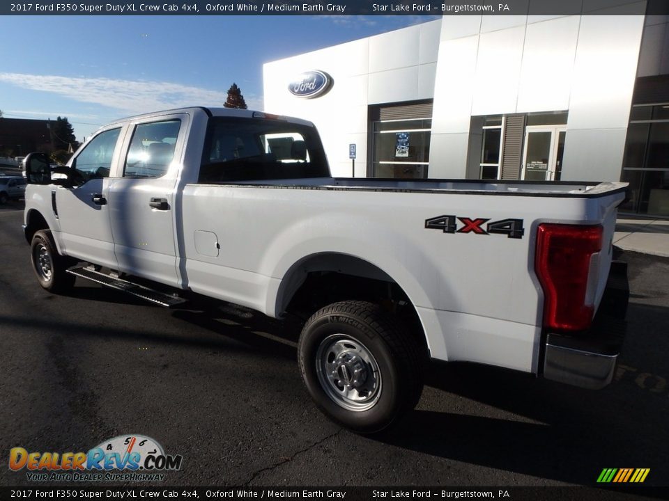 2017 Ford F350 Super Duty XL Crew Cab 4x4 Oxford White / Medium Earth Gray Photo #8
