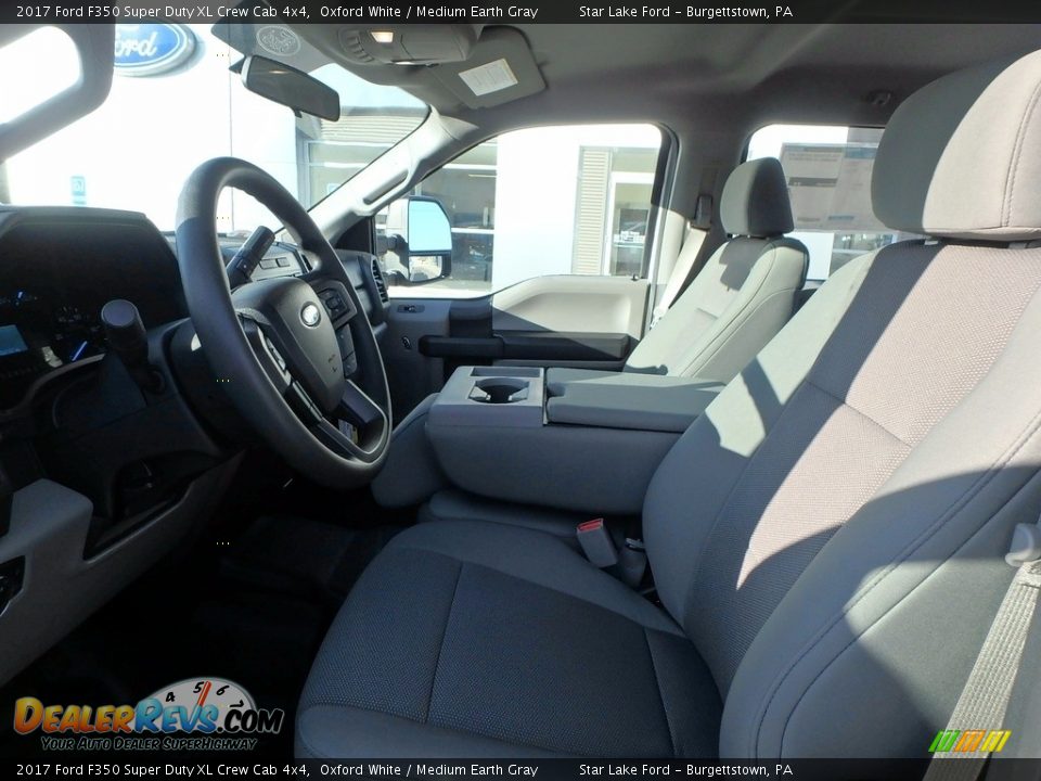 2017 Ford F350 Super Duty XL Crew Cab 4x4 Oxford White / Medium Earth Gray Photo #10