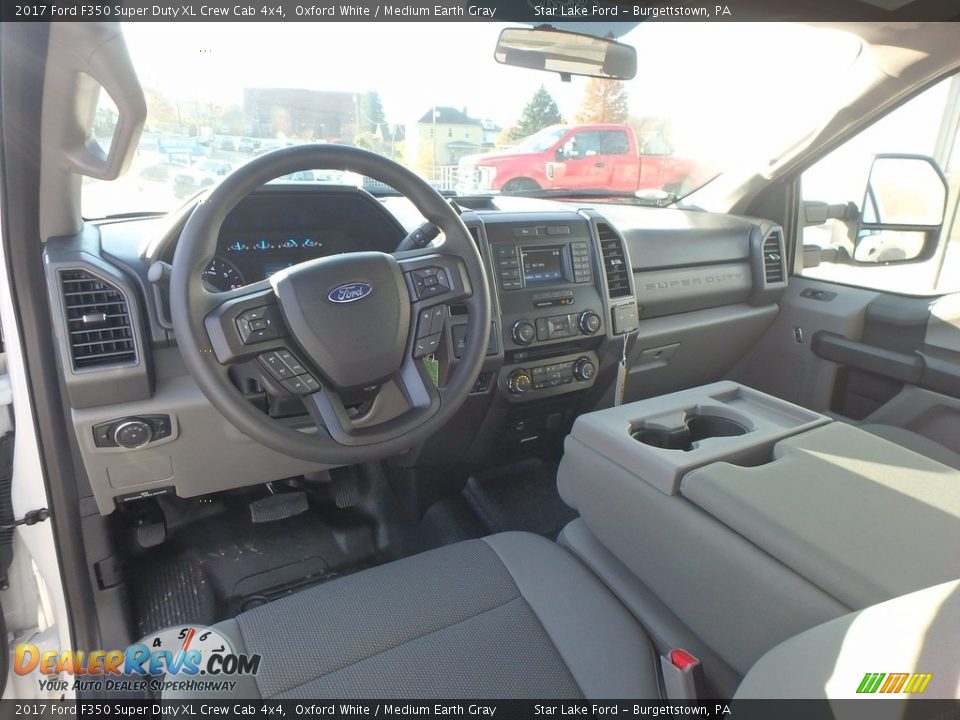 2017 Ford F350 Super Duty XL Crew Cab 4x4 Oxford White / Medium Earth Gray Photo #12