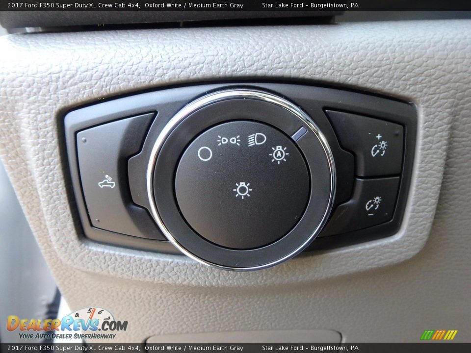 2017 Ford F350 Super Duty XL Crew Cab 4x4 Oxford White / Medium Earth Gray Photo #14