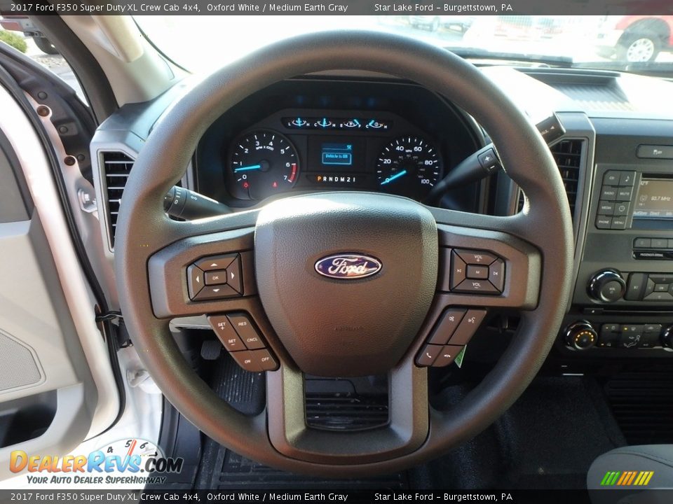 2017 Ford F350 Super Duty XL Crew Cab 4x4 Oxford White / Medium Earth Gray Photo #16