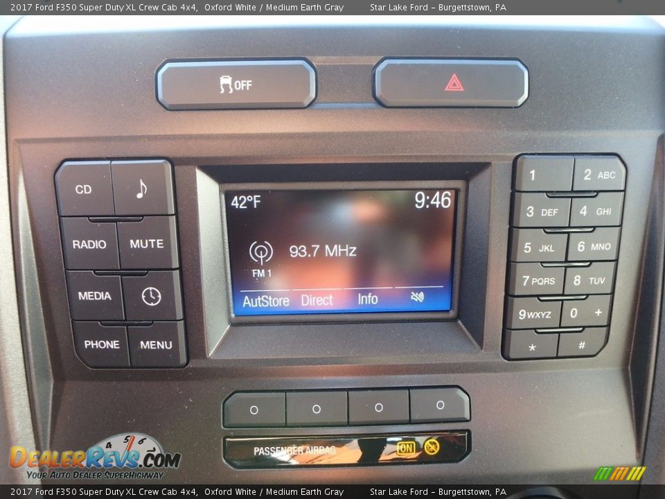2017 Ford F350 Super Duty XL Crew Cab 4x4 Oxford White / Medium Earth Gray Photo #19