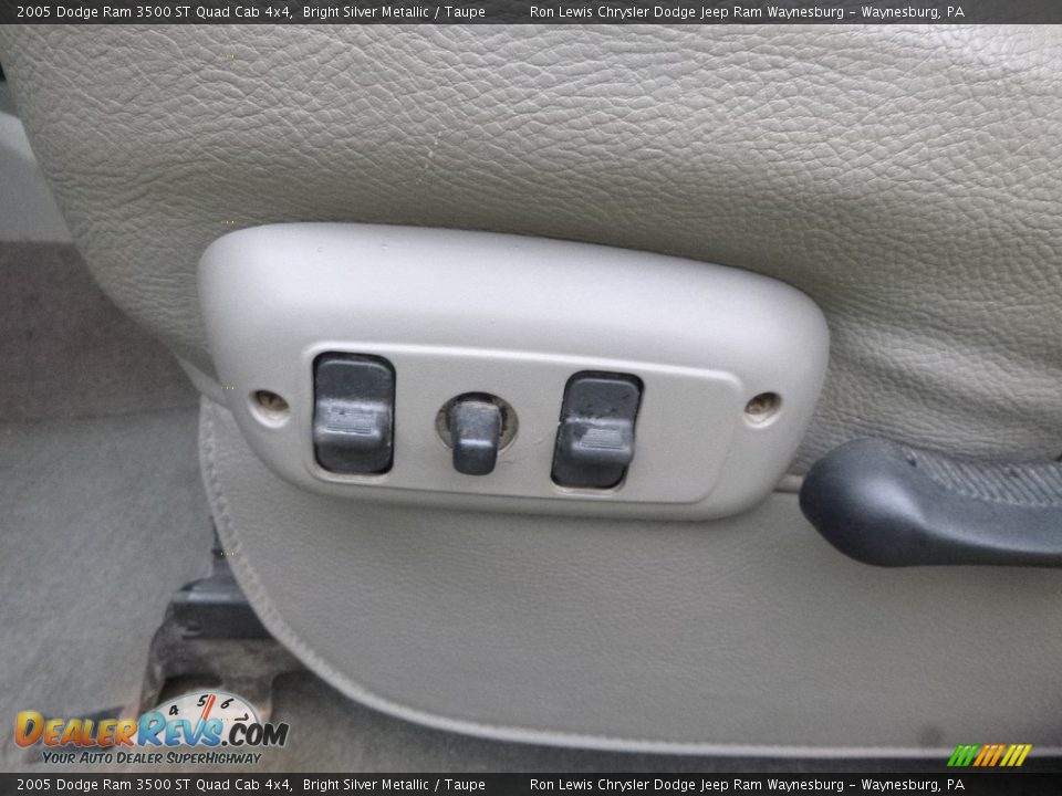 2005 Dodge Ram 3500 ST Quad Cab 4x4 Bright Silver Metallic / Taupe Photo #15