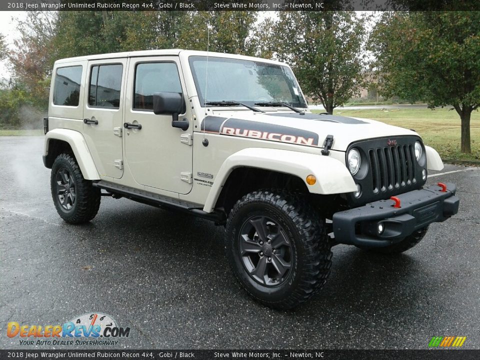 Front 3/4 View of 2018 Jeep Wrangler Unlimited Rubicon Recon 4x4 Photo #4
