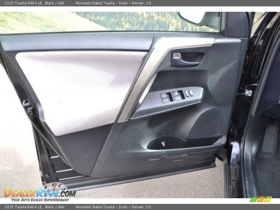 2015 Toyota RAV4 LE Black / Ash Photo #24