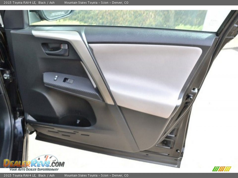 2015 Toyota RAV4 LE Black / Ash Photo #25