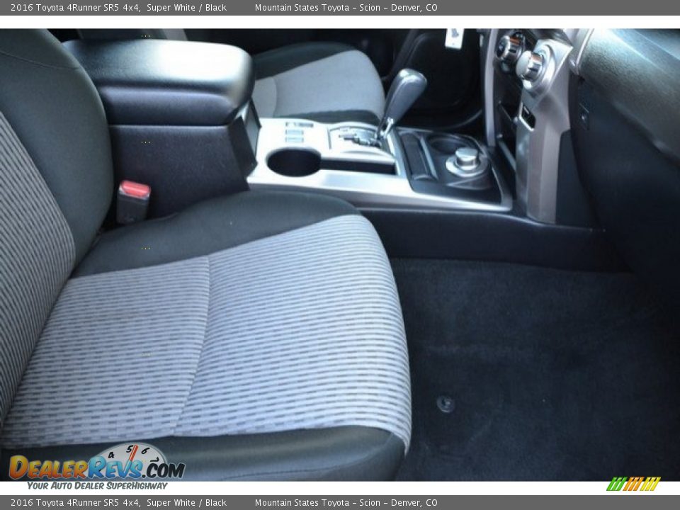 2016 Toyota 4Runner SR5 4x4 Super White / Black Photo #17