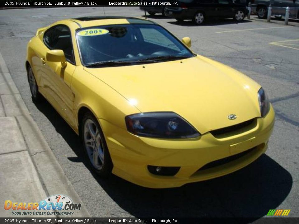 2005 Hyundai Tiburon SE Sunburst Yellow / Black Photo #5