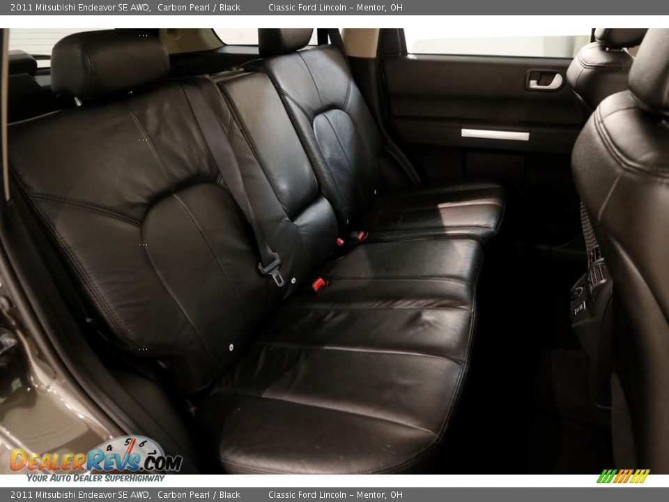 2011 Mitsubishi Endeavor SE AWD Carbon Pearl / Black Photo #17