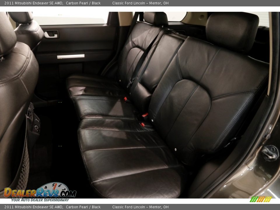2011 Mitsubishi Endeavor SE AWD Carbon Pearl / Black Photo #18