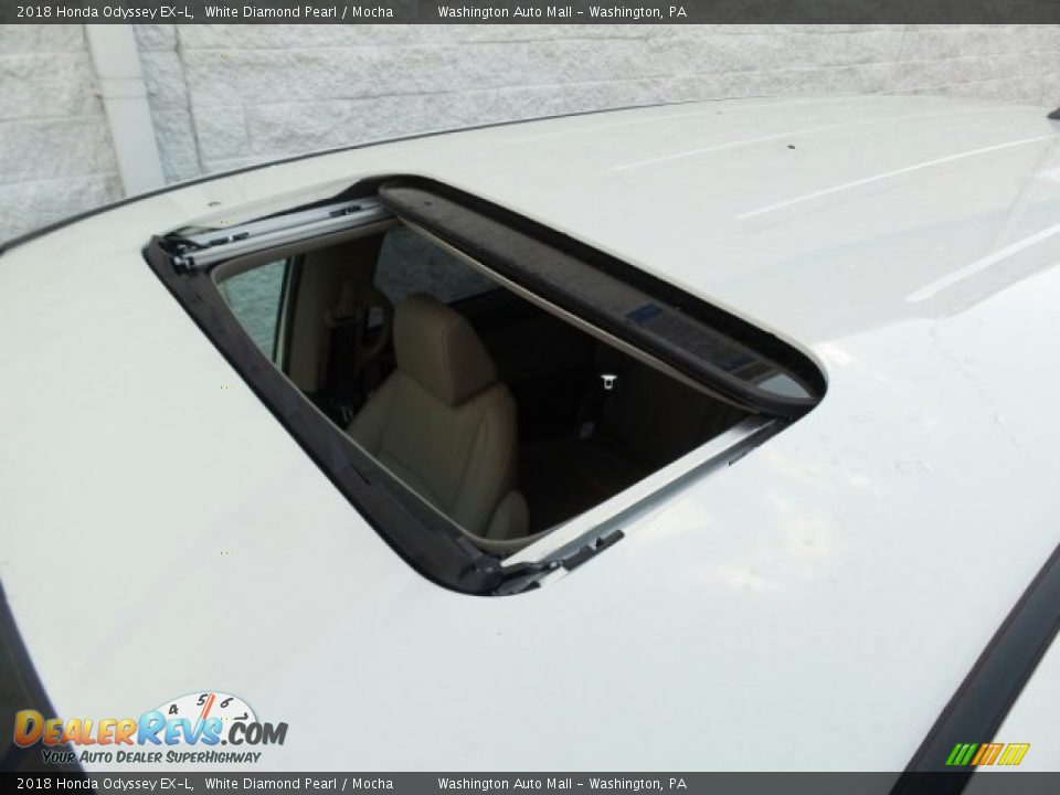 2018 Honda Odyssey EX-L White Diamond Pearl / Mocha Photo #32