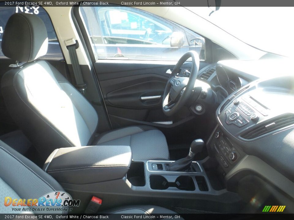 2017 Ford Escape SE 4WD Oxford White / Charcoal Black Photo #4